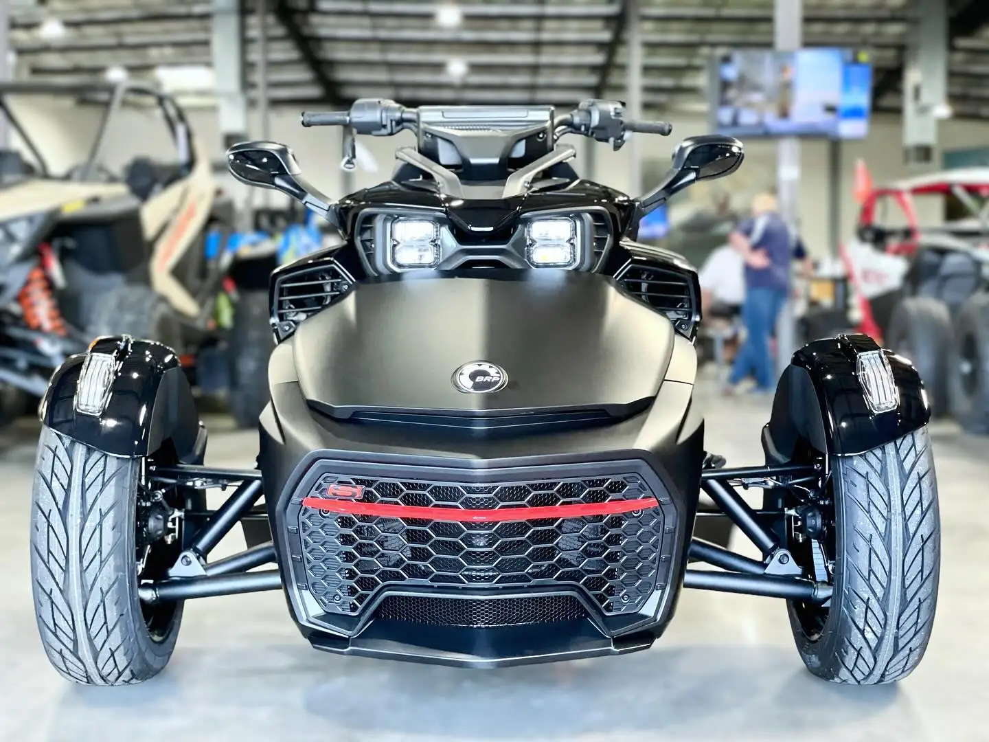 Canam spyder f3-s (монолитный черный - Фотография_3