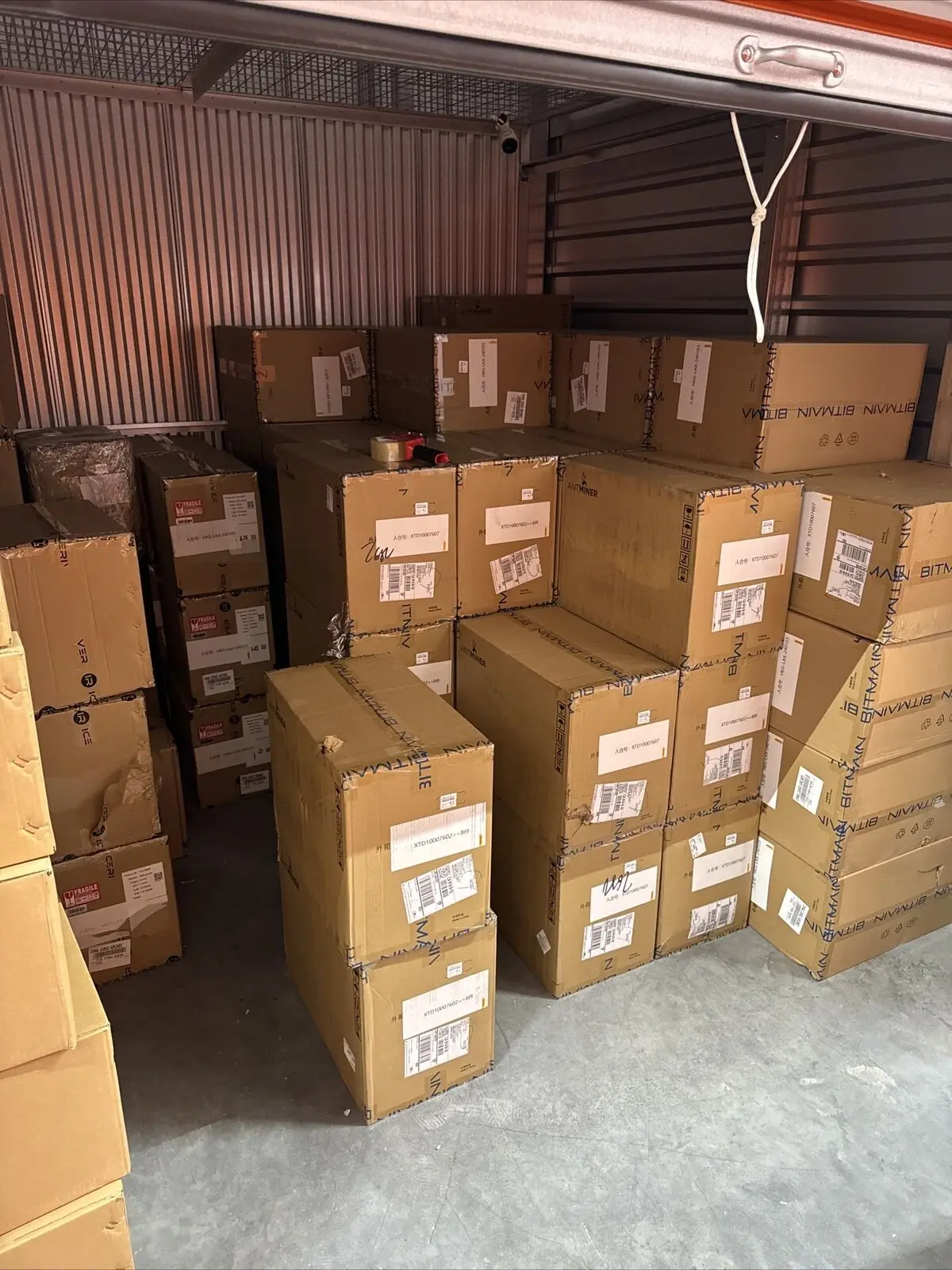 Майнер bitmain antminer s21 pro