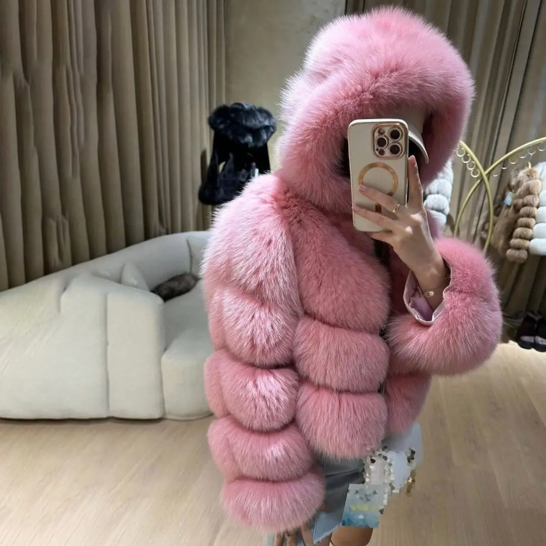 Модная короткая куртка из натурального лисьего меха с капюшоном - Фотография_2