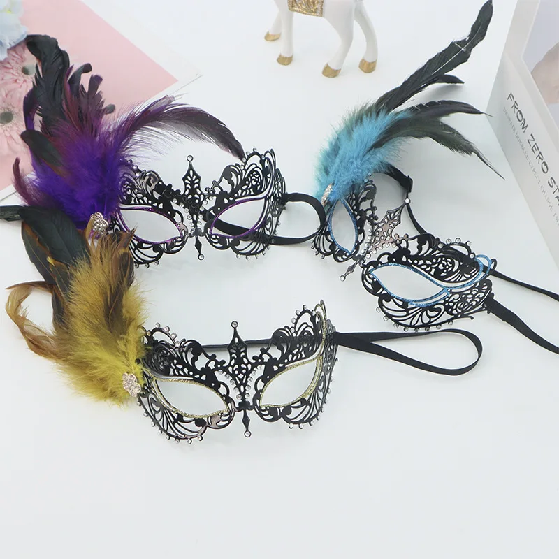 Полумаска на хэллоуин с блестящими стразами - Фотография_4