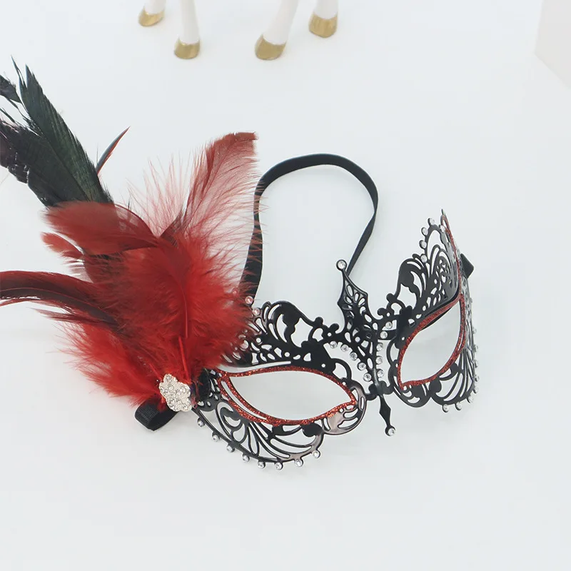 Полумаска на хэллоуин с блестящими стразами - Фотография_3