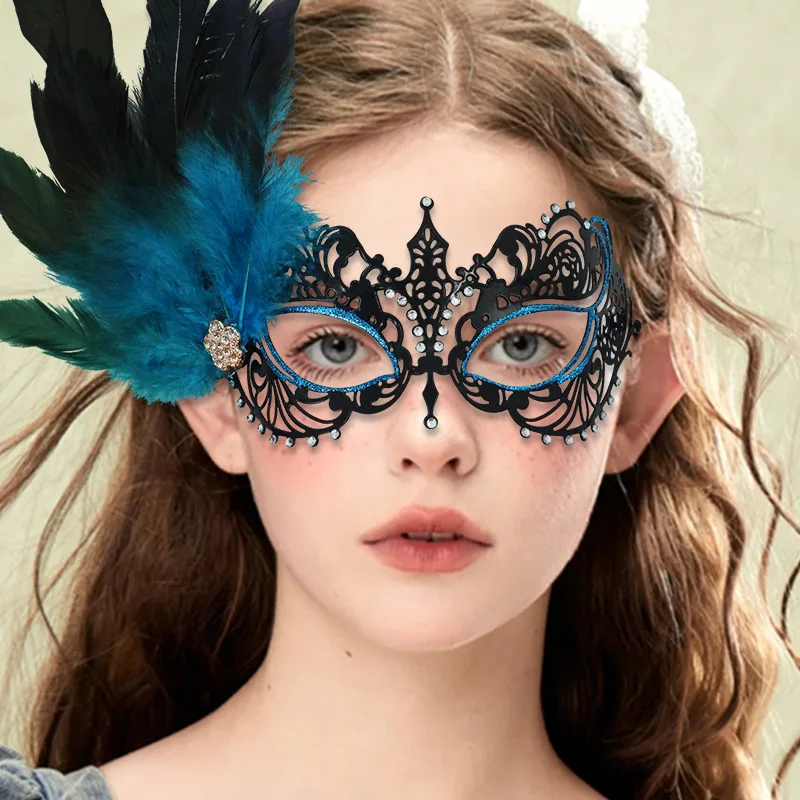 Полумаска на хэллоуин с блестящими стразами - Фотография_2