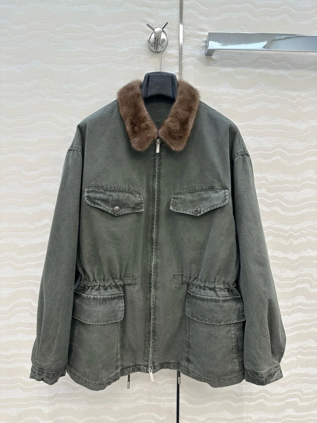 Женская меховая куртка