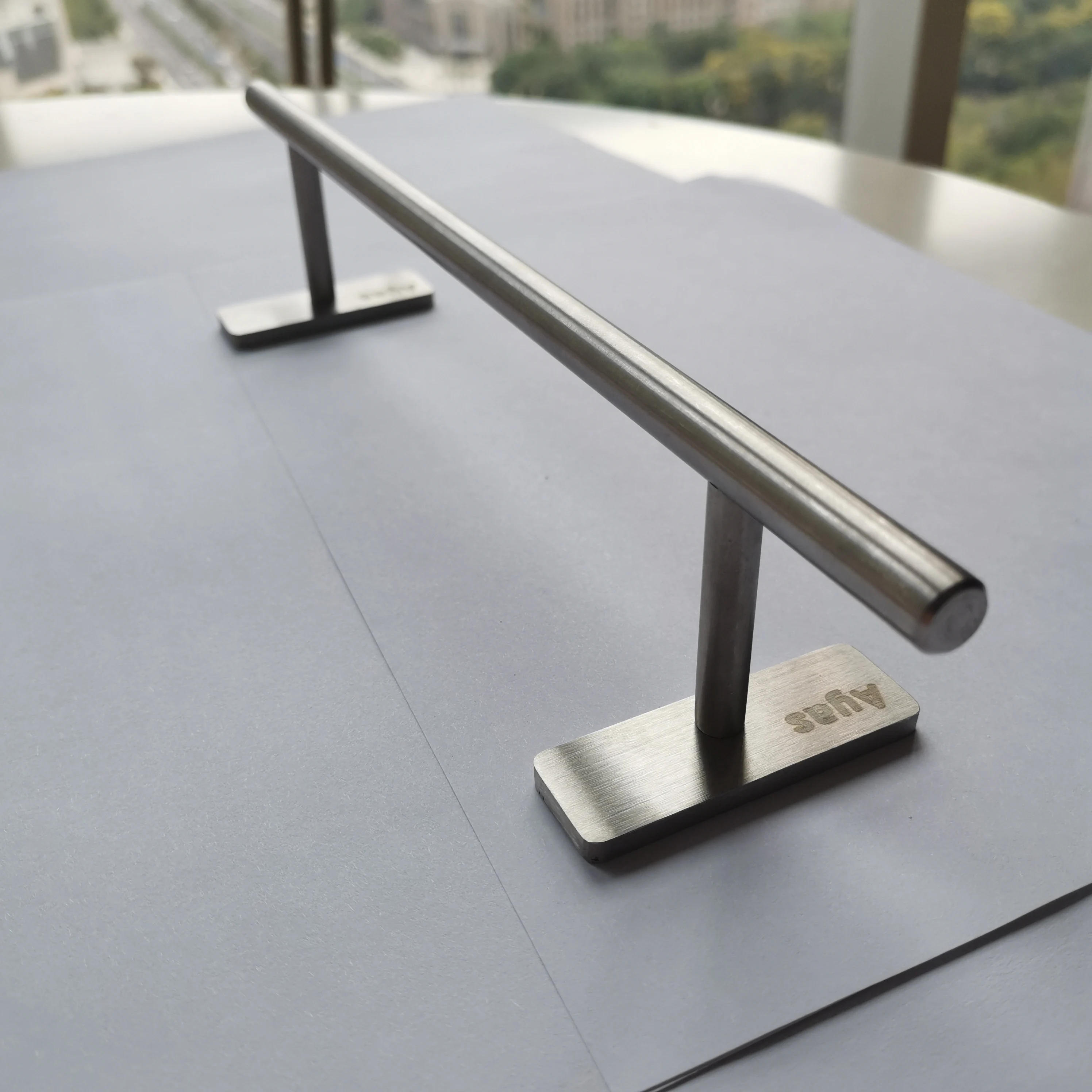 Свердые стержни для накладки грифа