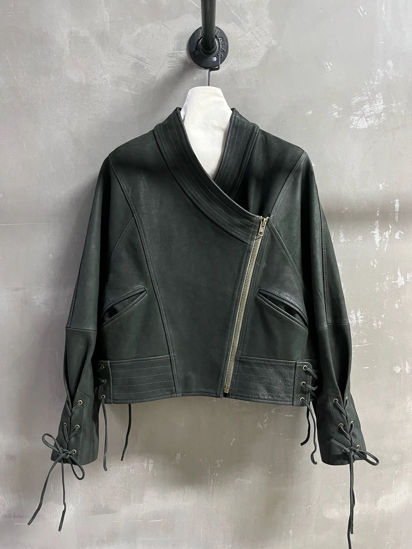 Новые товары ранней осени: винтажная высококачественная кожаная куртка