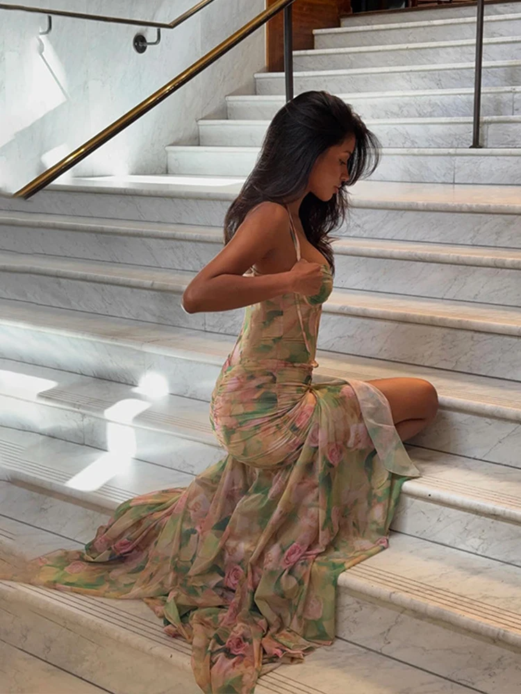 Элегантное платье макси на бретельках с цветочным принтом - Фотография_5