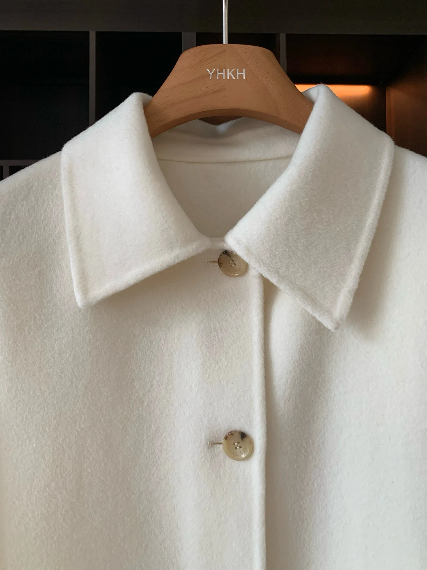 Женское роскошное элегантное пальто из шерсти и кашемира - Фотография_4