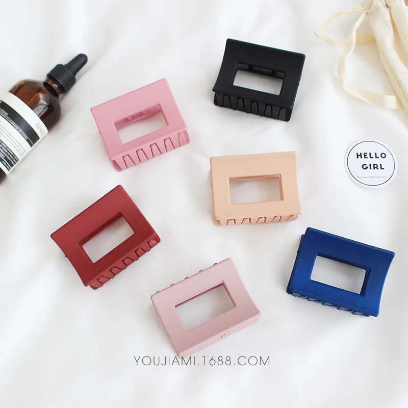 Акриловые головные уборы