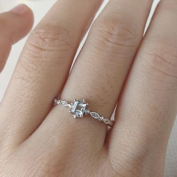 Кольцо женское из серебра 925 пробы