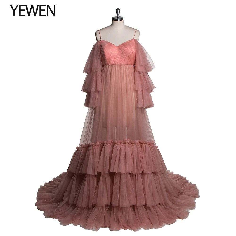 Элегантное платье с открытыми плечами - Фотография_5