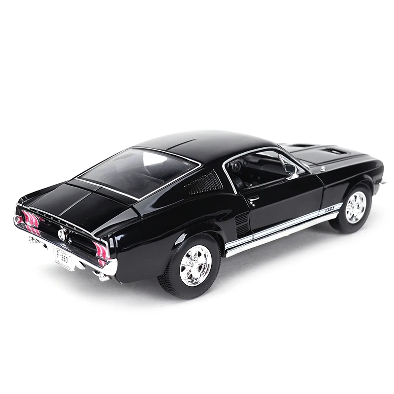 Maisto 1:18 1967 - Фотография_3