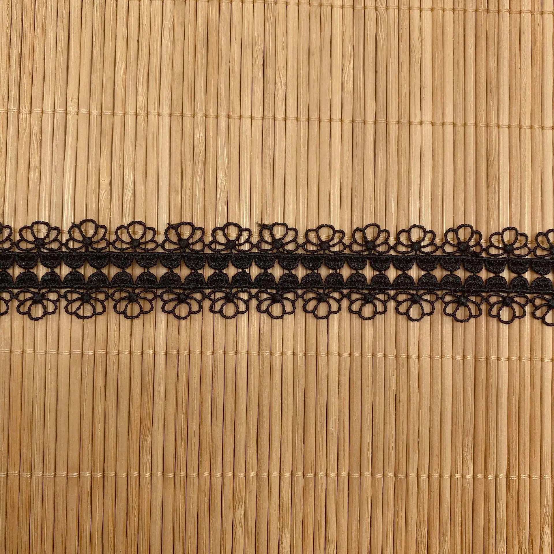 Двусторонняя полая цветочная кружевная ткань с отделкой - Фотография_4