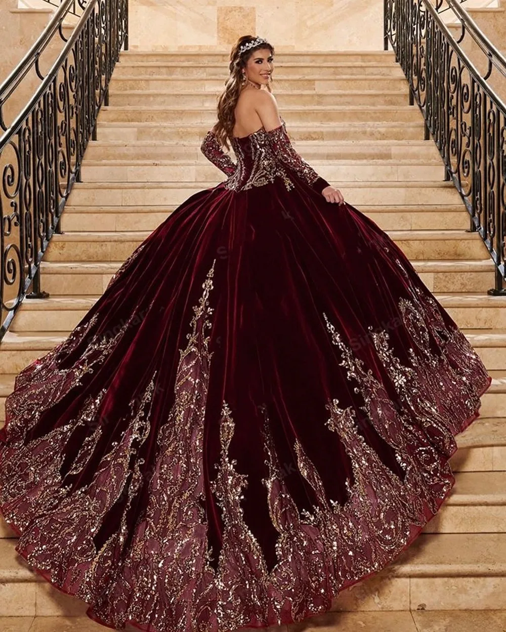 Бордовое бархатное платье quinceanera 2025 года