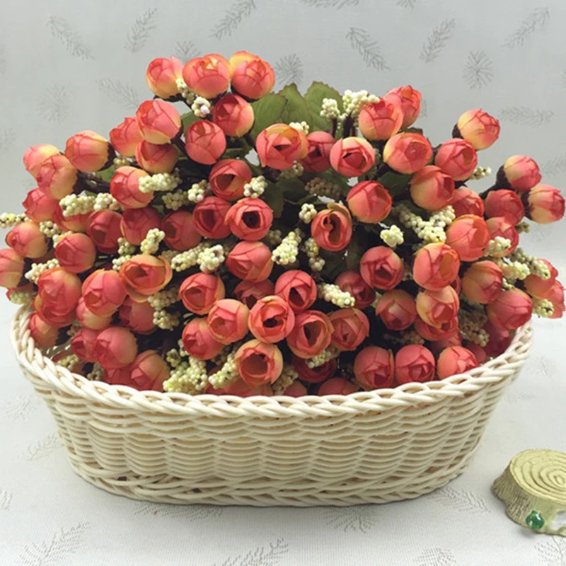 Маленькие бутоны розы