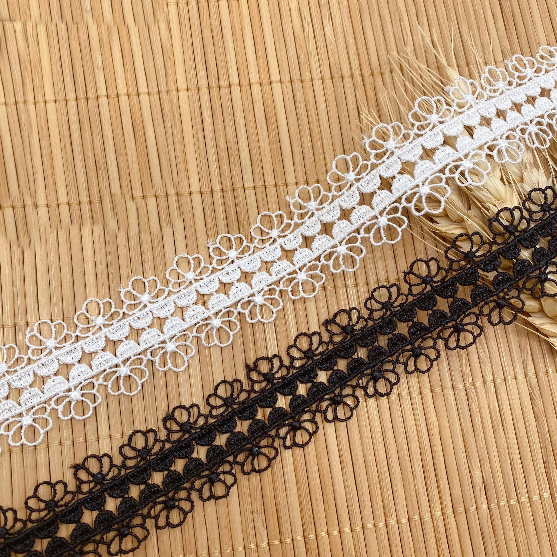 Двусторонняя полая цветочная кружевная ткань с отделкой