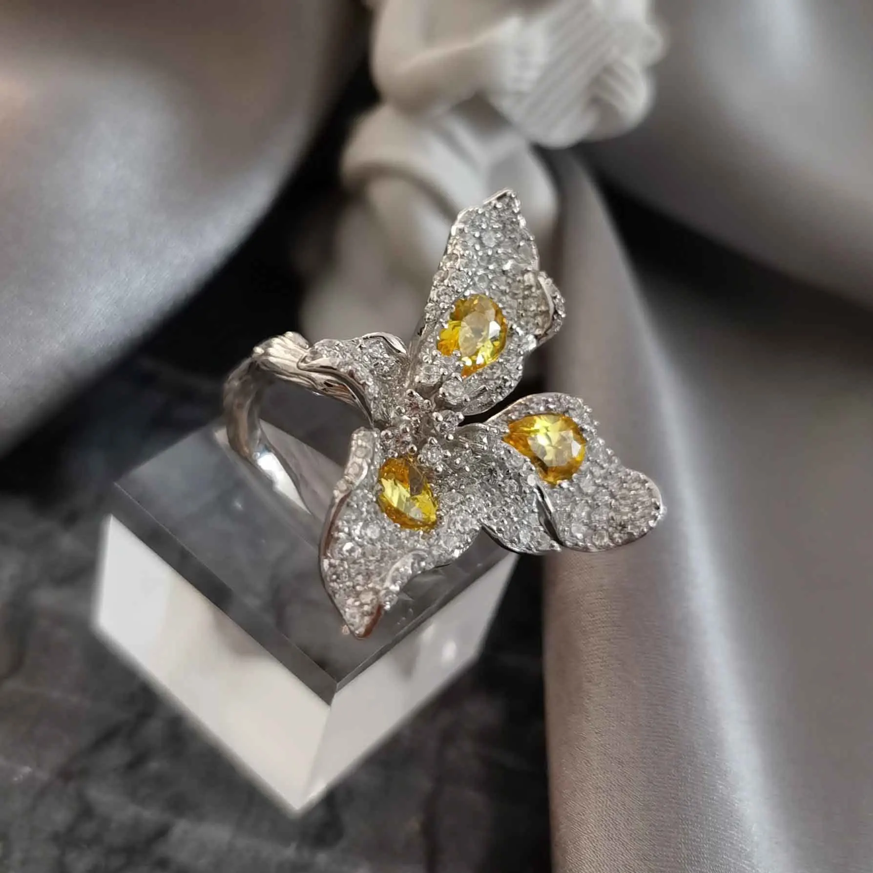 Женское кольцо с жемчугом и кр - Фотография_2