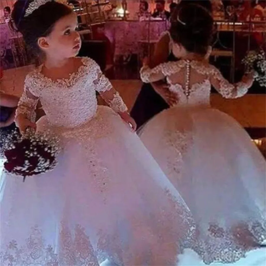 Платье с длинными рукавами