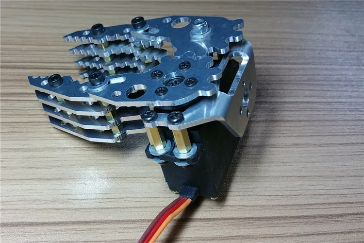 Серебряный металлический робот-коготь - Фотография_2