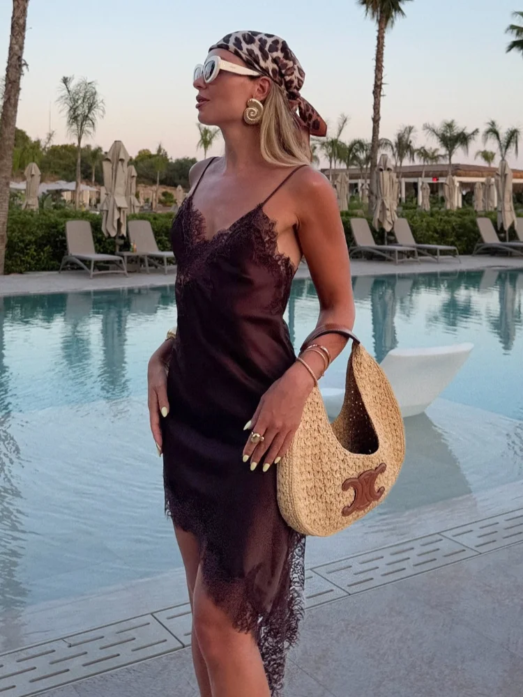 Кружевное асимметричное мини-платье на бретельках - Фотография_6