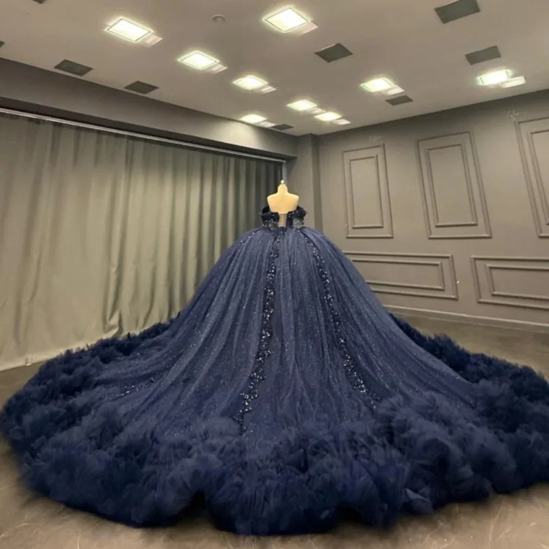 Блестящее темно-синее платье quinceanera с открытыми плечами и кристаллами - Фотография_3