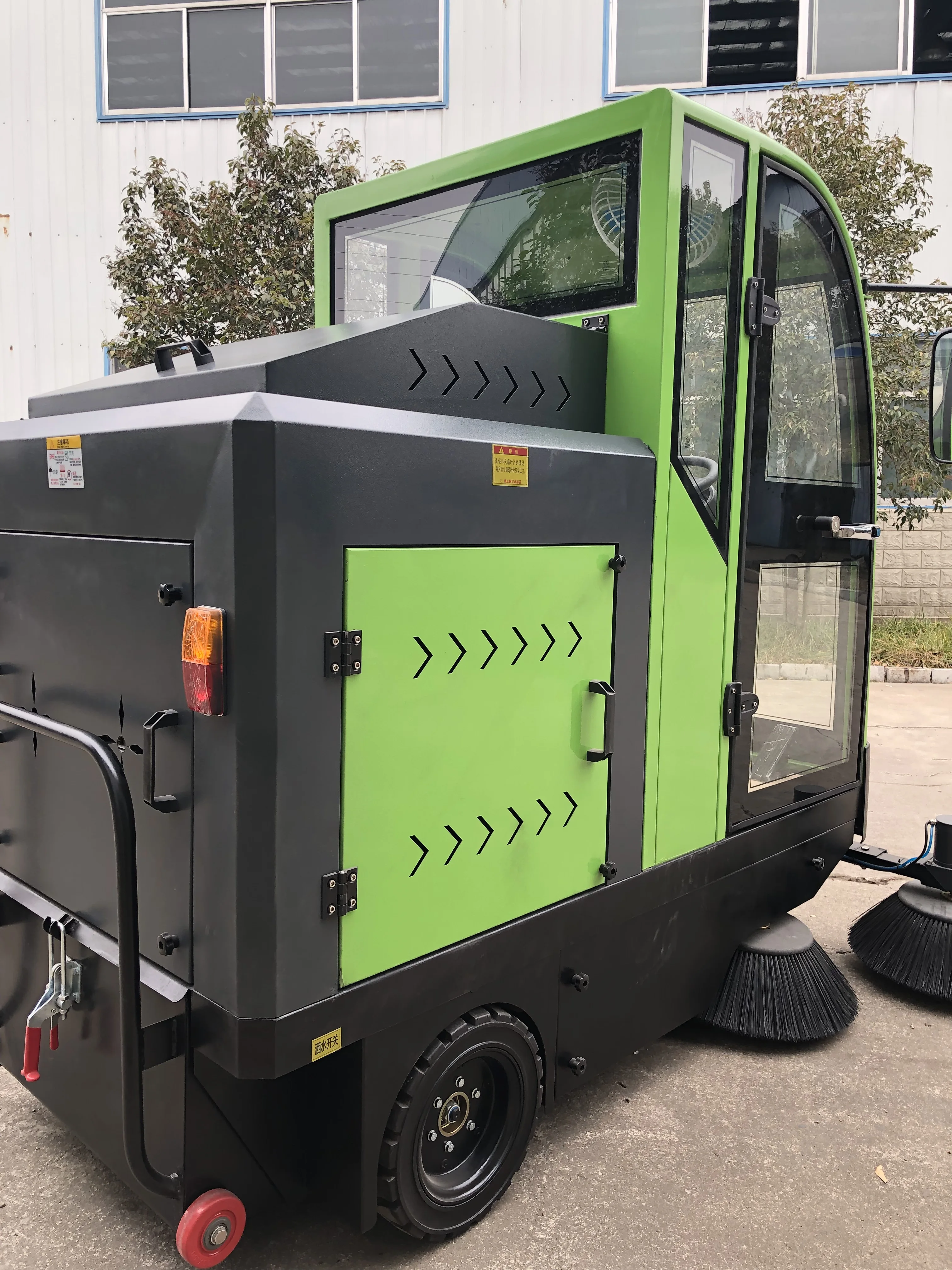 Электрическая подметальная машина - Фотография_4