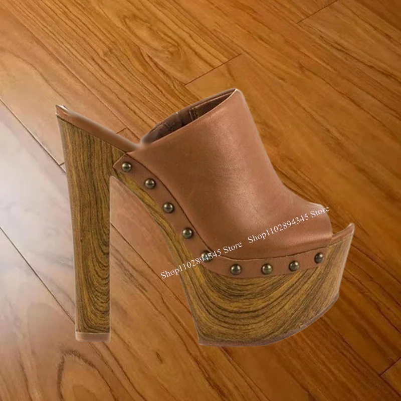 Коричневые сандалии без шнуровки