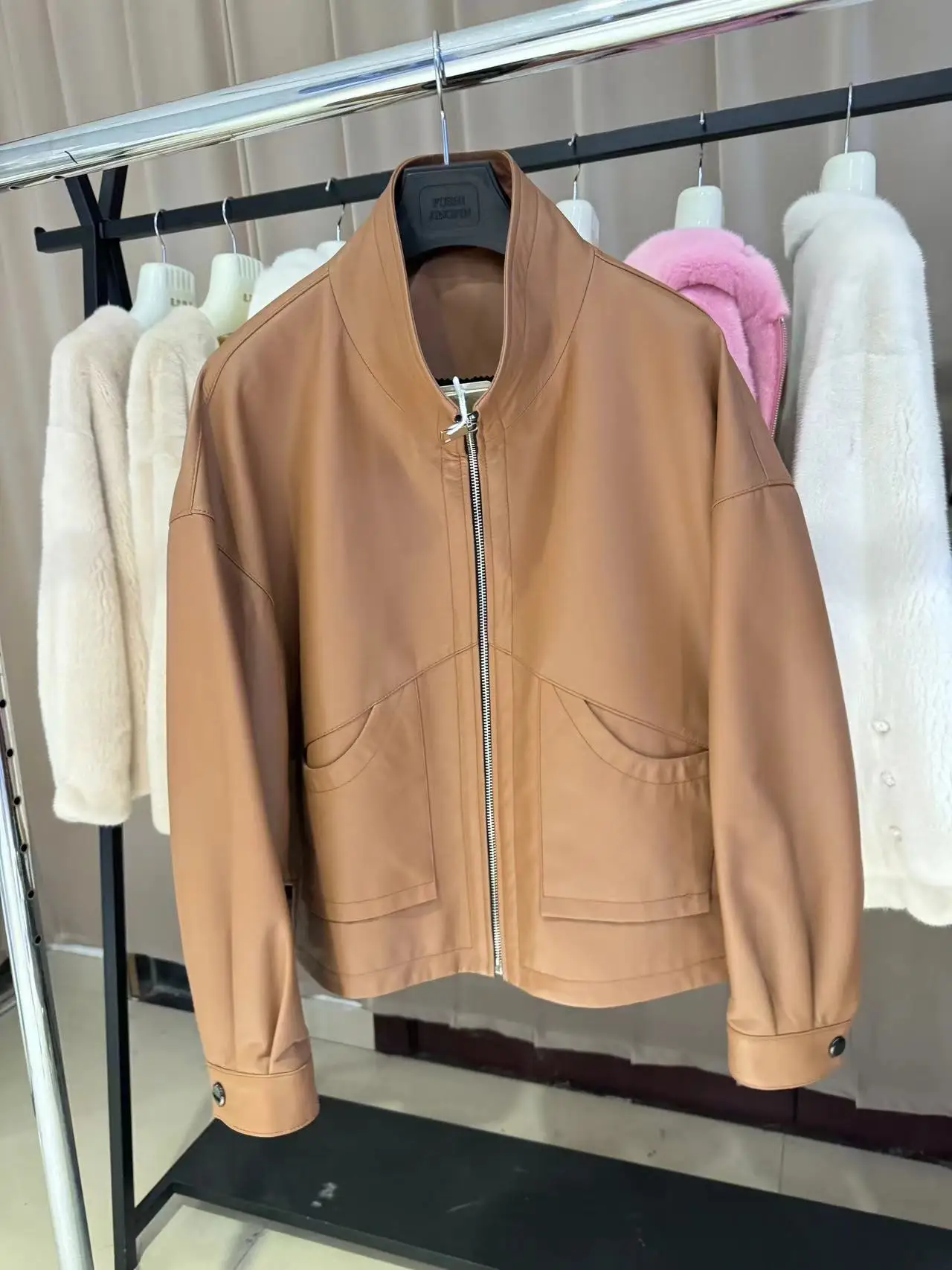 Женское короткое пальто из натуральной овечьей кожи - Фотография_6