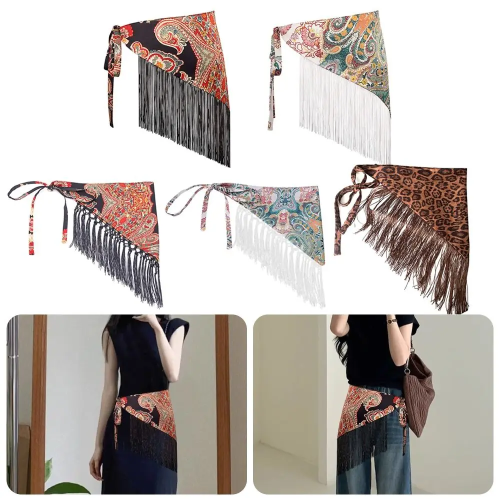 Этнический треугольный пояс с кисточками и цветочным принтом