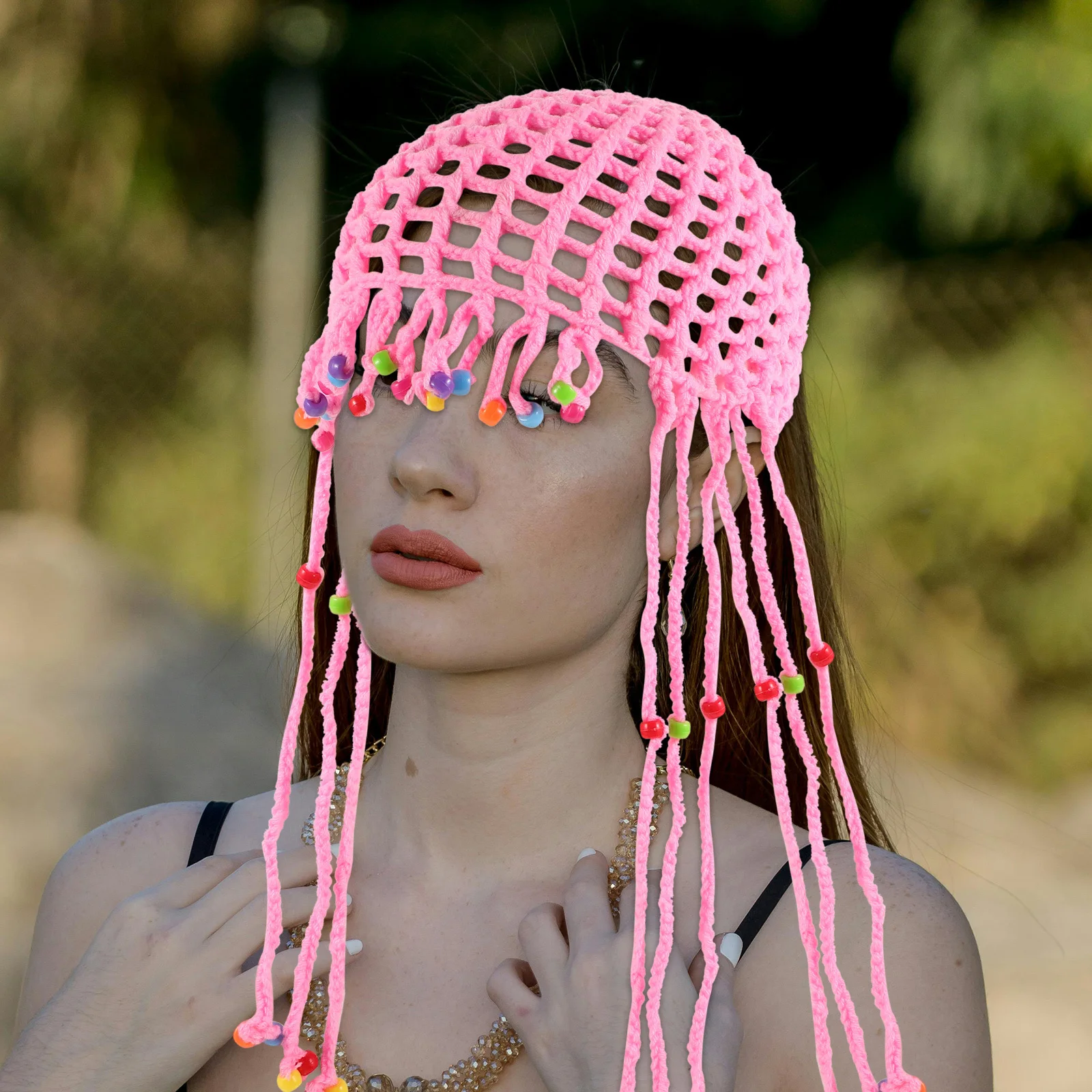 Этническая вязаная крючком шапка с кисточками для женщин - Фотография_3