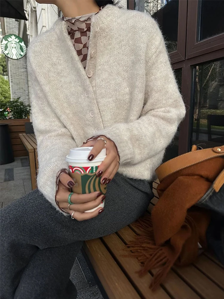 Вязаный женский свитер с полуоткрытым воротником в стиле ретро - Фотография_5