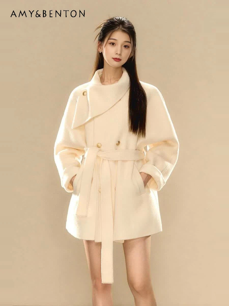 Пригородная стильная куртка со шнуровкой на талии