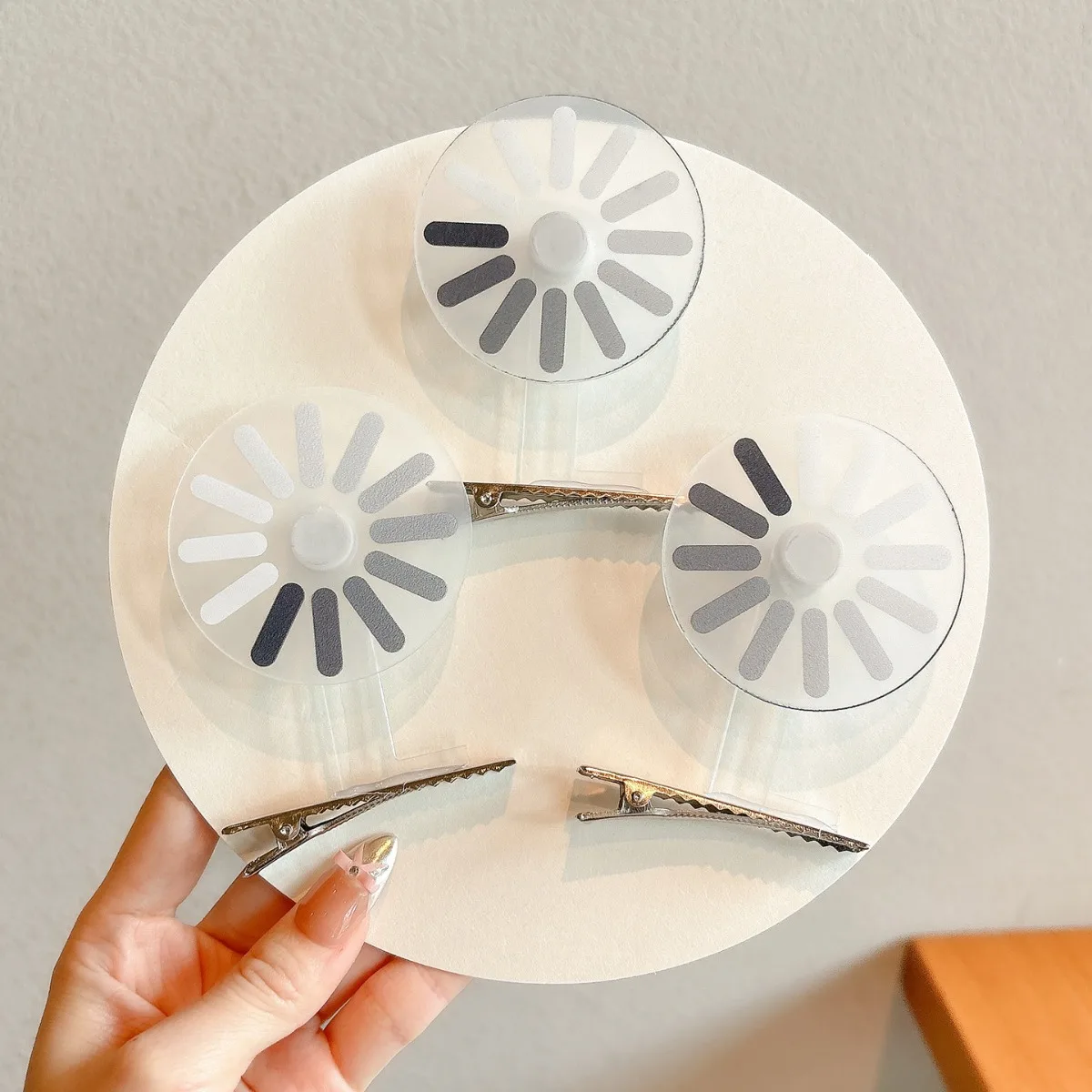 Новая креативная вращающаяся заколка для волос для женщин - Фотография_4