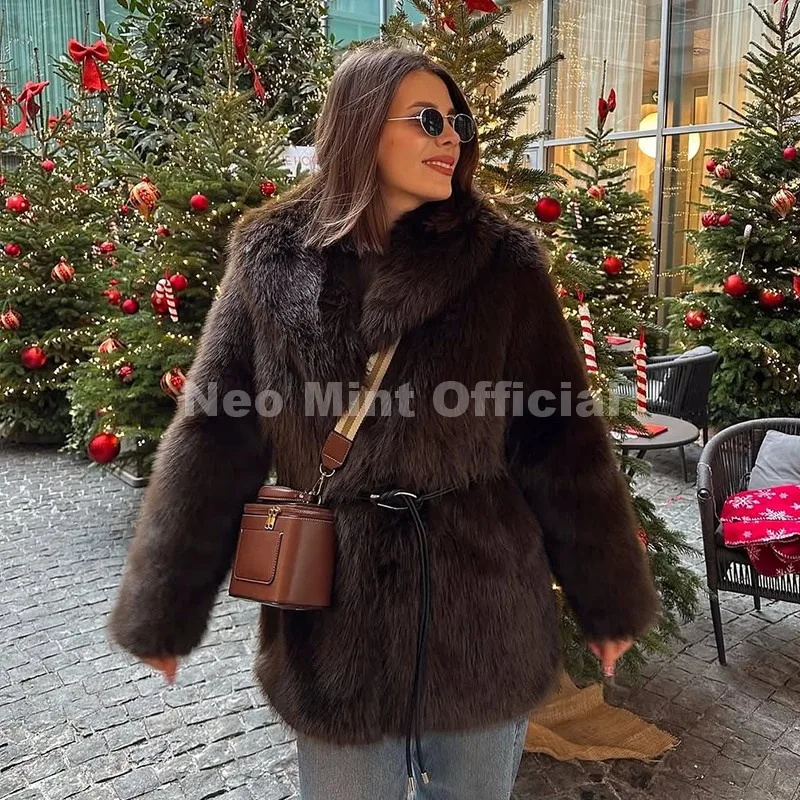 Зимнее горячее коричневое пальто из искусственного меха с поясом - Фотография_2