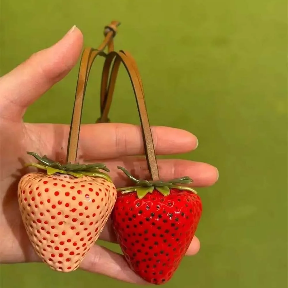 Забавный водонепроницаемый брелок с клубникой - Фотография_4