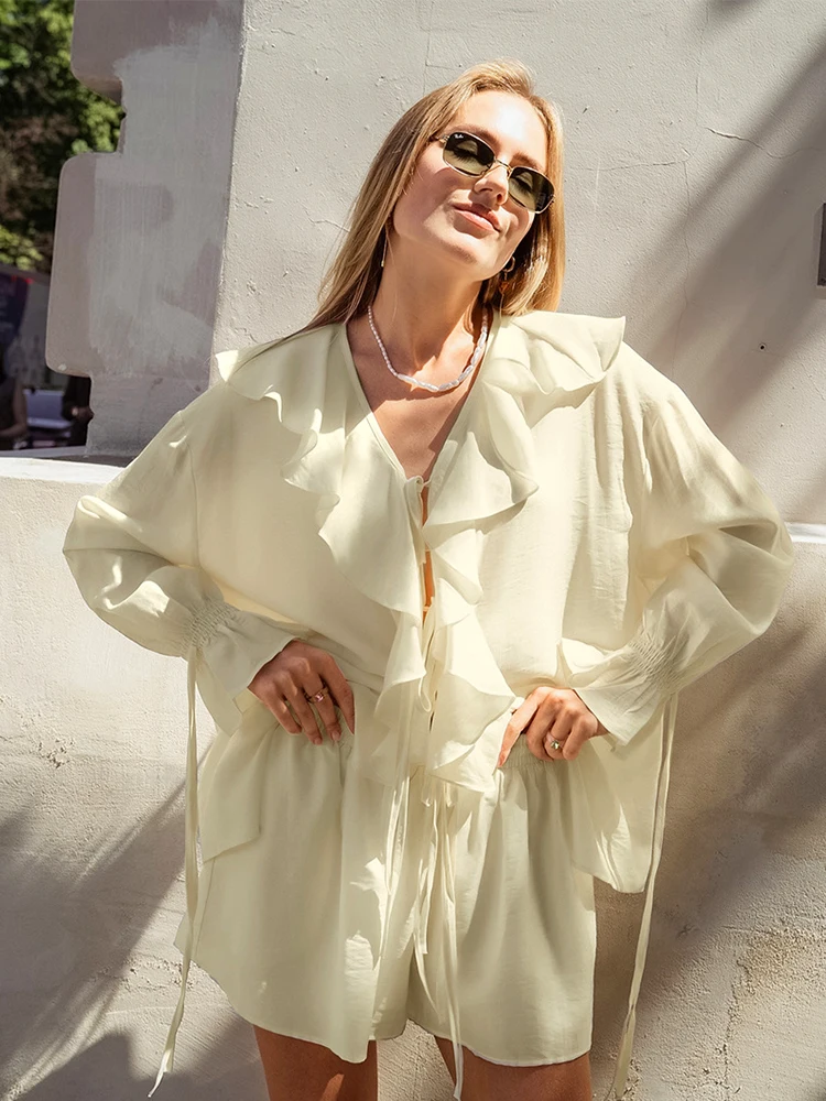 Женская рубашка с рюшами - Фотография_3