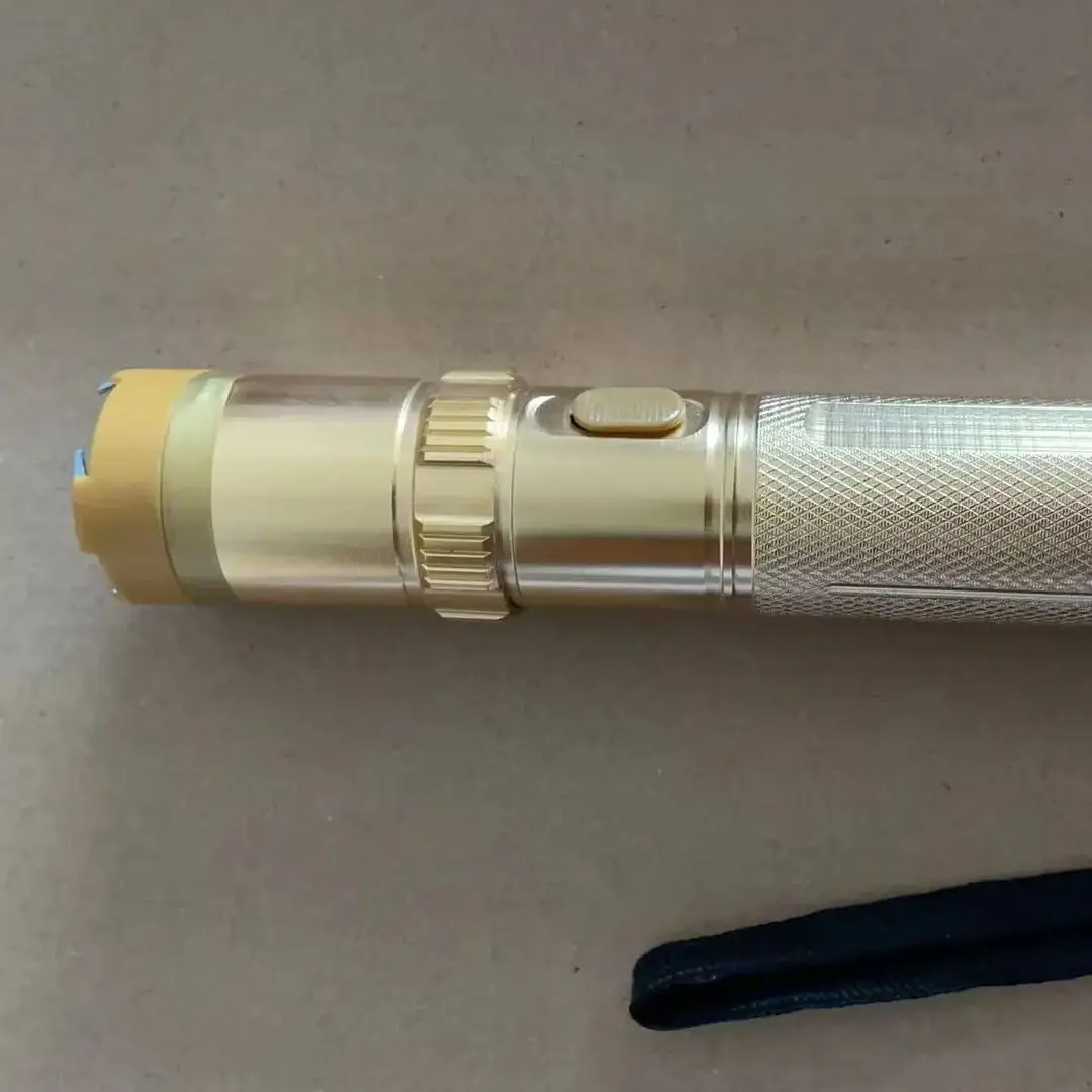 Мини-фонарик lady defense lipstick - Фотография_3