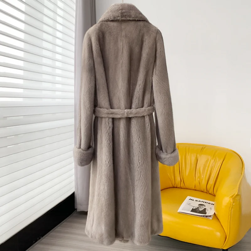 Новая модная женская шуба из натурального норкового меха с поясом - Фотография_5