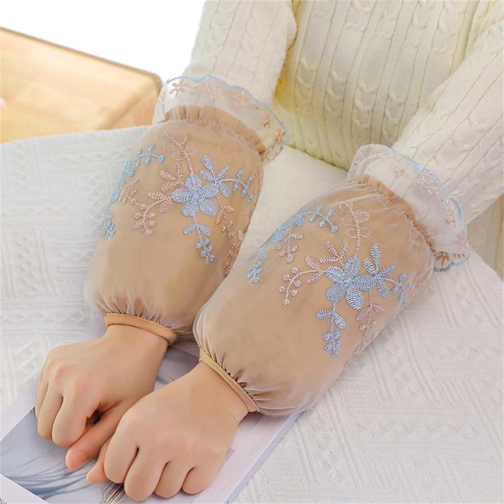 Женский пуховик с коротким рукавом - Фотография_3