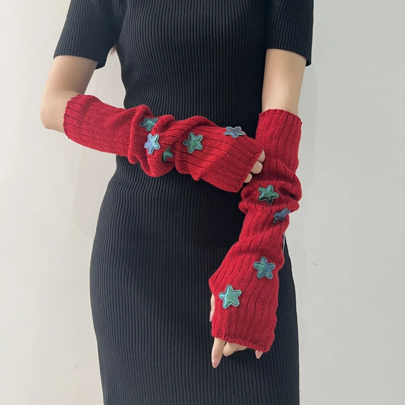 Красный вязаный чехол на руку в