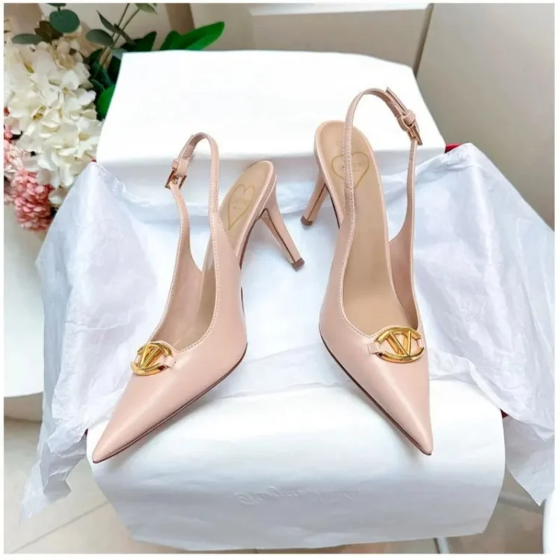 Черные босоножки на каблуке из лакированной кожи - Фотография_5