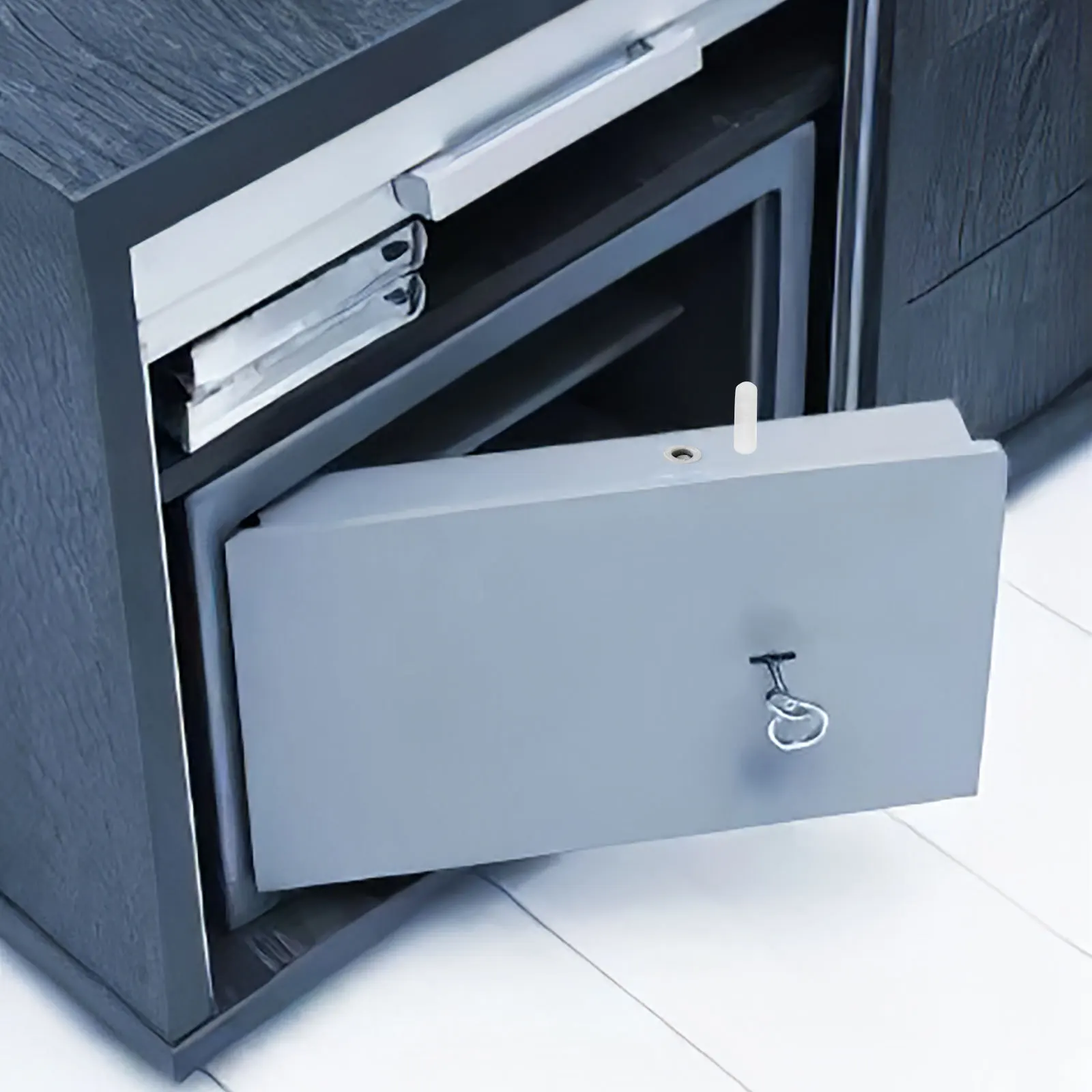 Прочный пластик, простая установка