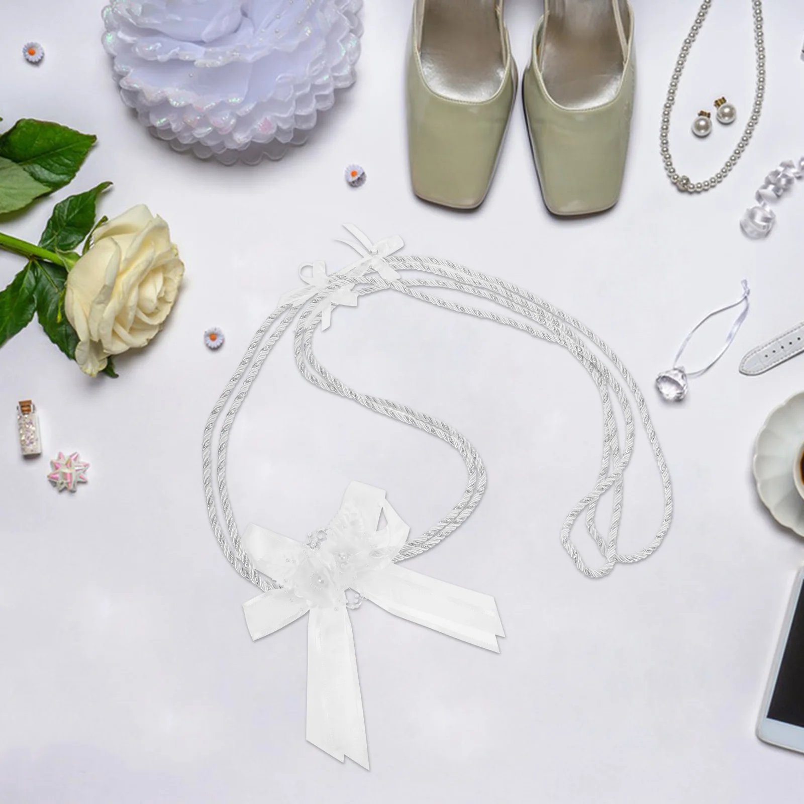 Белая свадебная веревка лоссо с романтическим бантом и жемчугом - Фотография_3