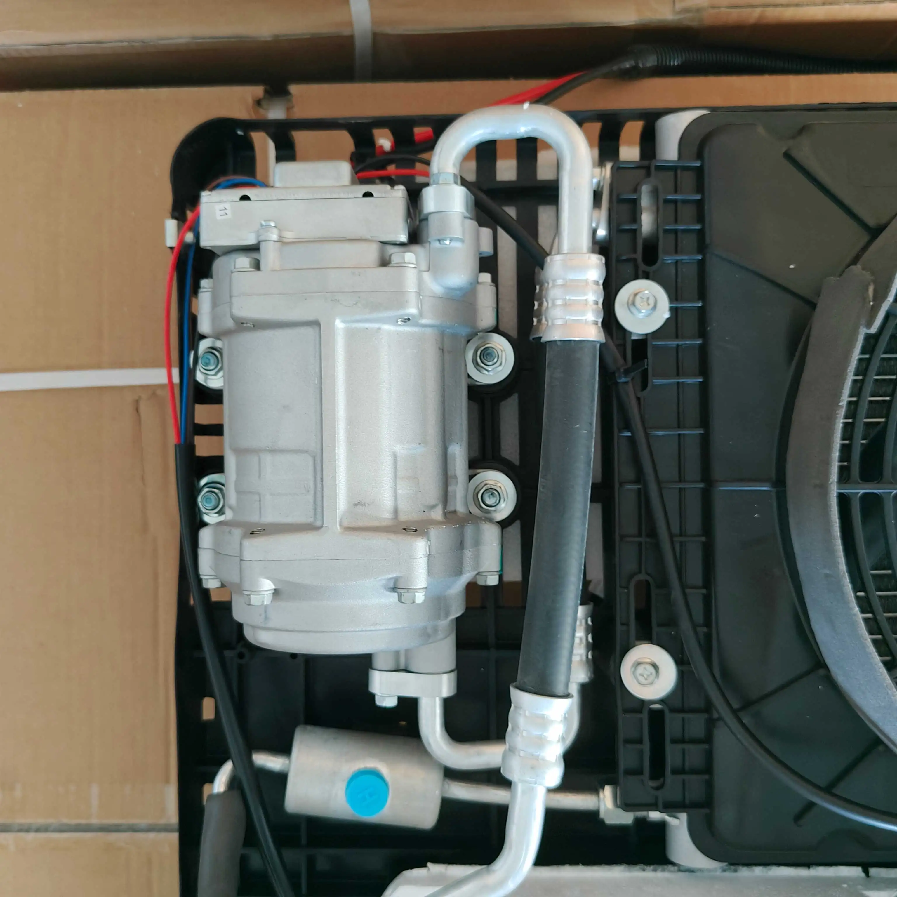 Мини-кондиционер с подогревом и охлаждением на крыше - Фотография_4