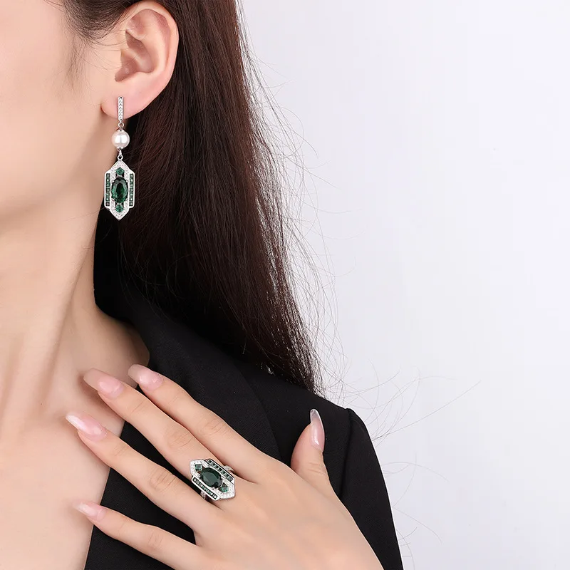 Комплект ювелирных изделий в классическом стиле - Фотография_2