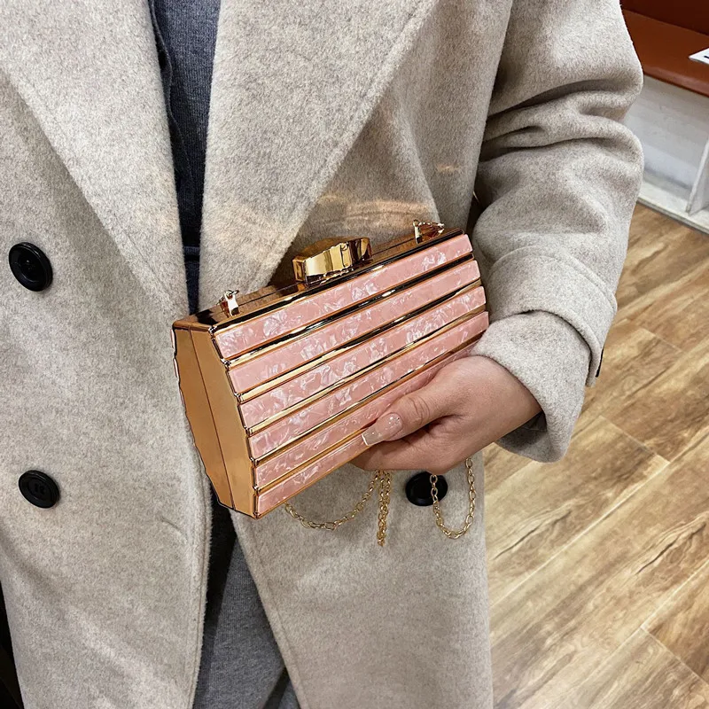 Роскошные дизайнерские акриловые квадратные сумки на цепочке - Фотография_4