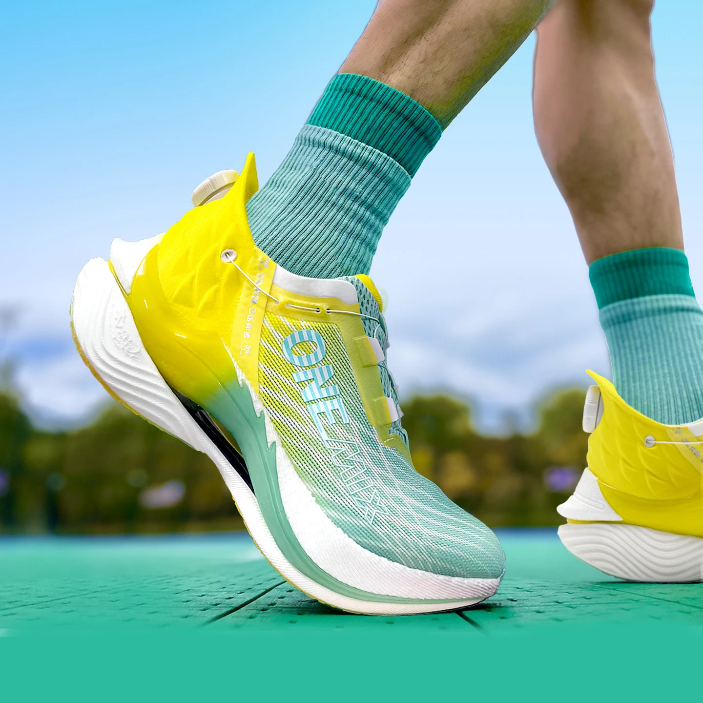 Новые гоночные кроссовки для марафонского бега с карбоновой пластиной