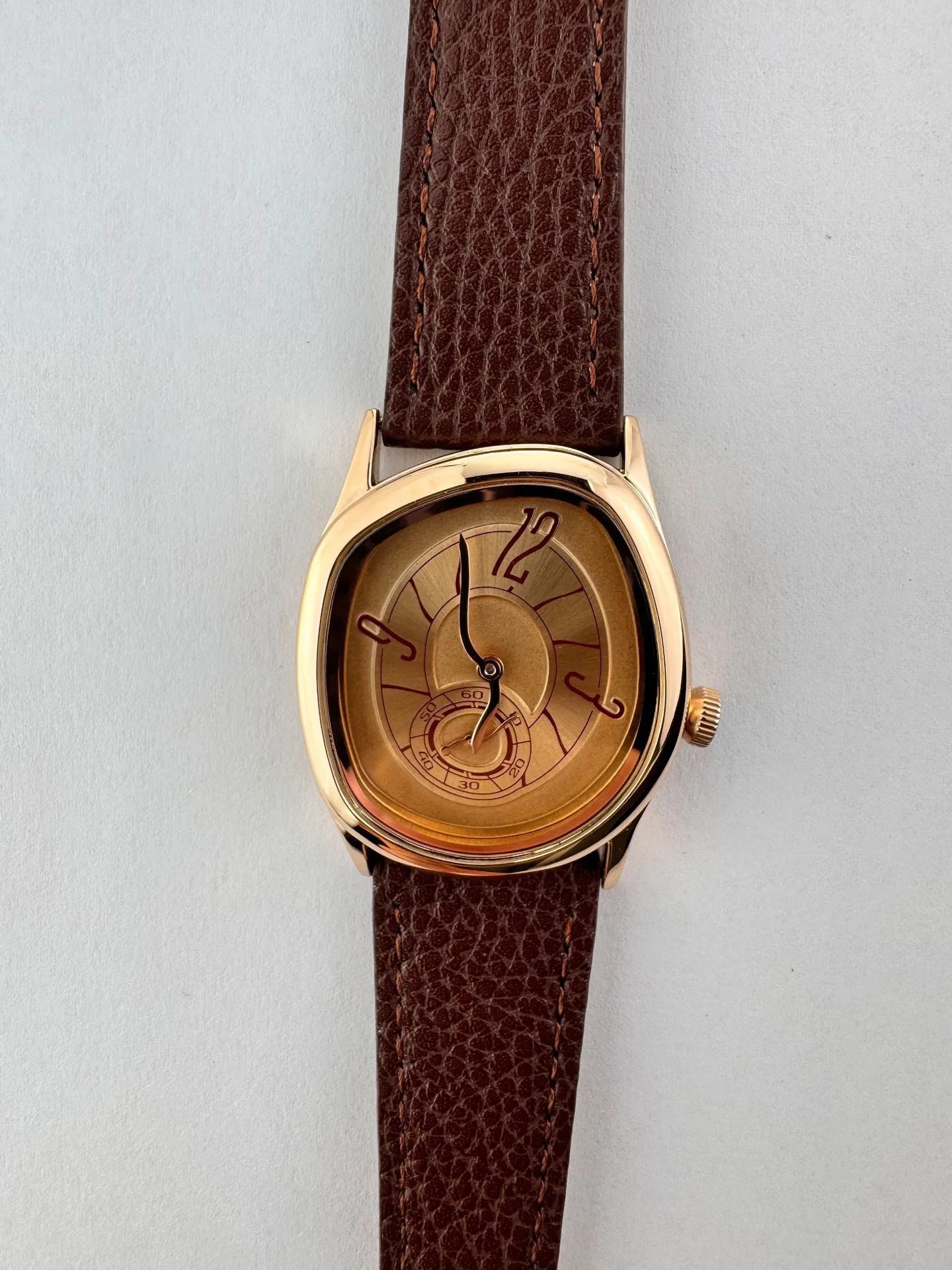 Новые витые часы оригинальной формы - Фотография_5