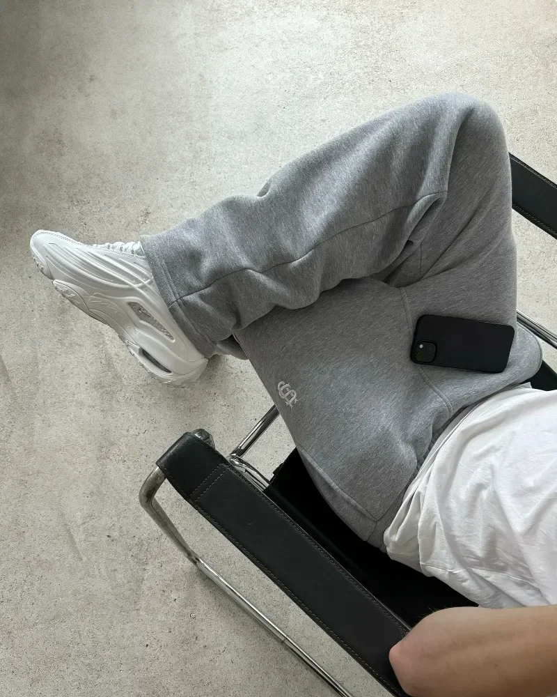 Спортивные брюки с вышивкой