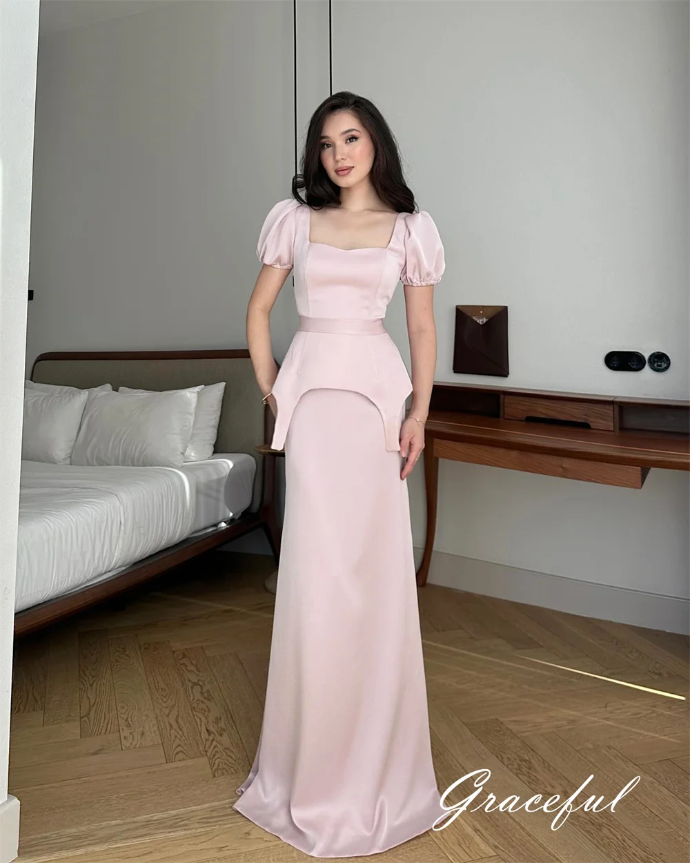 Простое розовое атласное вечернее платье по индивидуальному заказу - Фотография_2