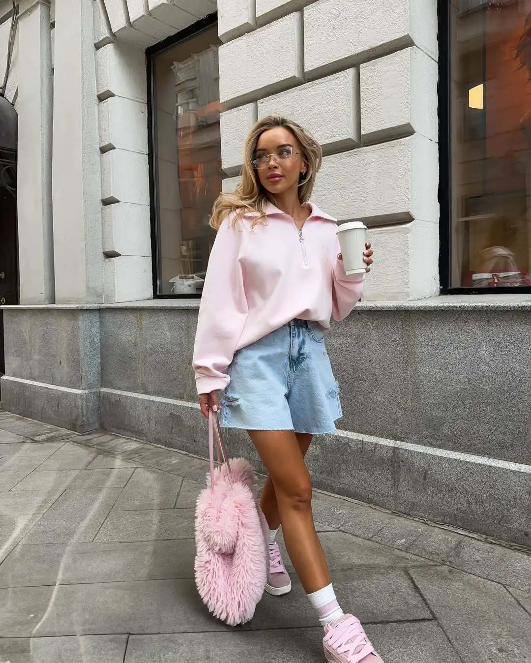 Женский свитшот с вышивкой букв и полумолнией - Фотография_5